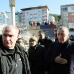 Erdogan cu turcii afectati de cutremur sursa foto Nikkei Asia