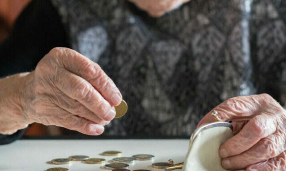 Răbdare seniori: aveți toată viața înainte. Guvernul vrea să amâne mărirea pensiilor