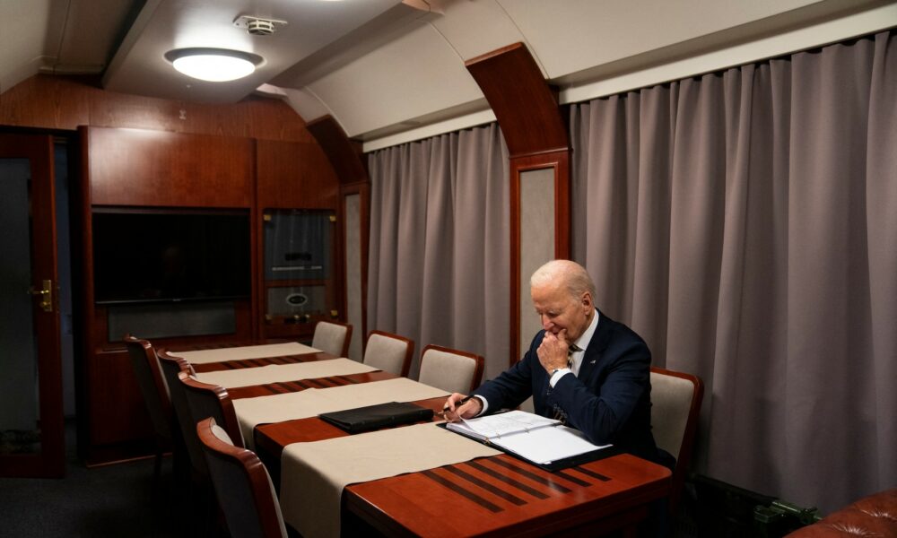 O strategie bătrânicioasă? The Guardian: Cruciada lui Biden pentru democrație globală este sortită eșecului