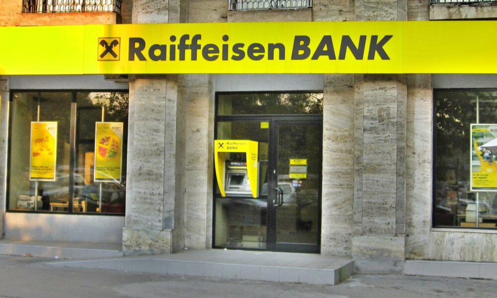 Raiffeisen își va reduce „drastic” activitatea în Rusia