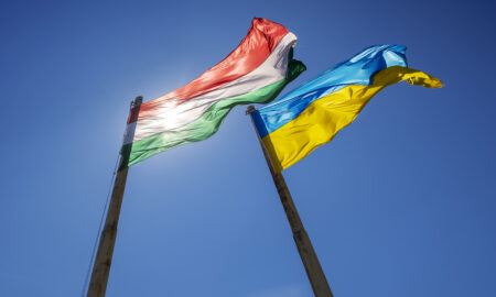 Steagurile Ucrainei și Ungariei, Sursa foto dreamstime