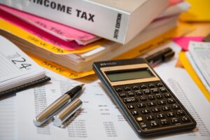 Calculator venituri și taxe