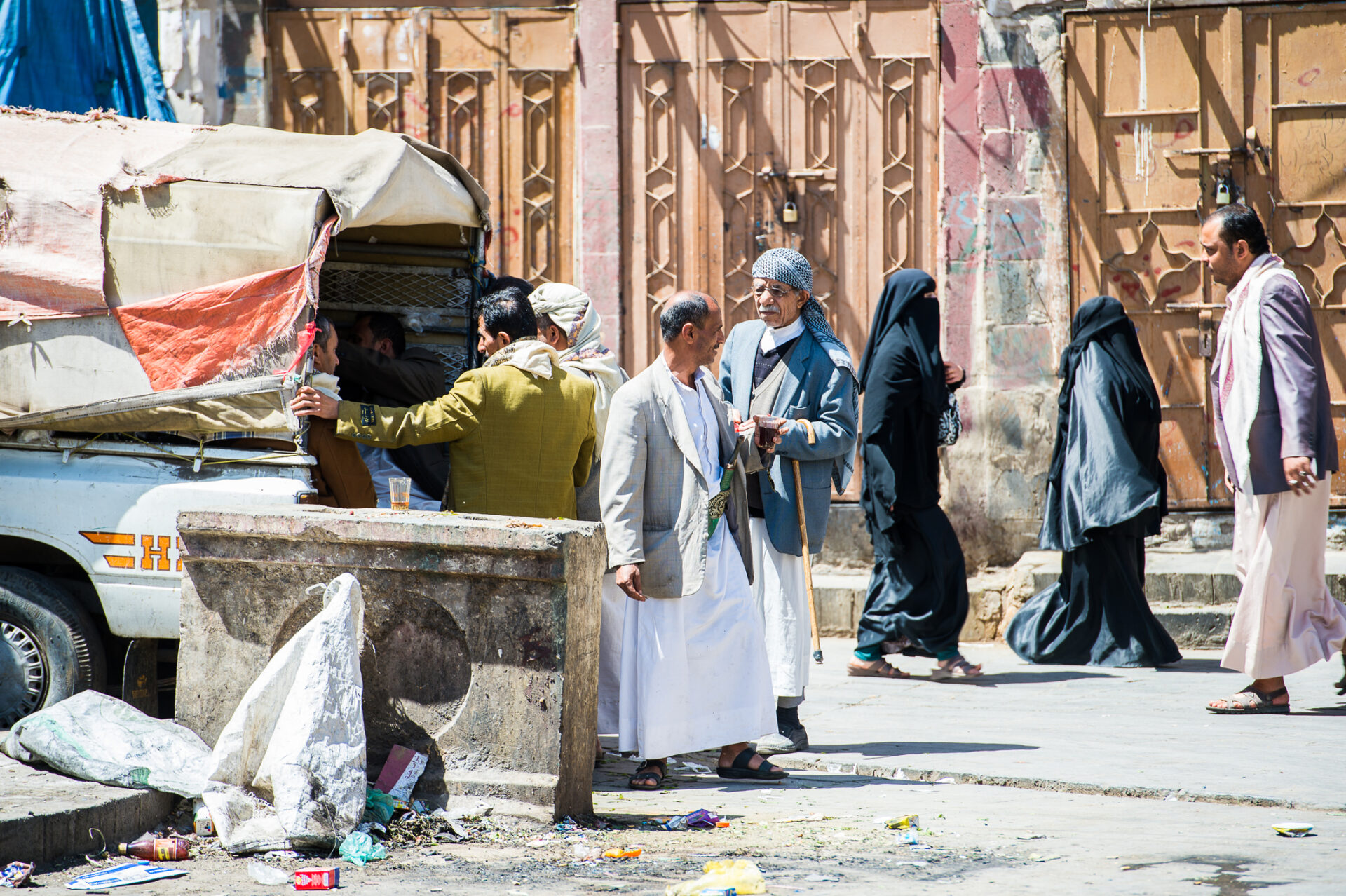 Oamenii din Yemen suferă de sărăcie din cauza situației politice instabile și a contextului economic precar (sursă foto: dreamstime)