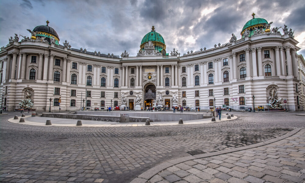 Sprijin financiar pentru românii din Viena. Bonus de 200 de euro pentru chirie