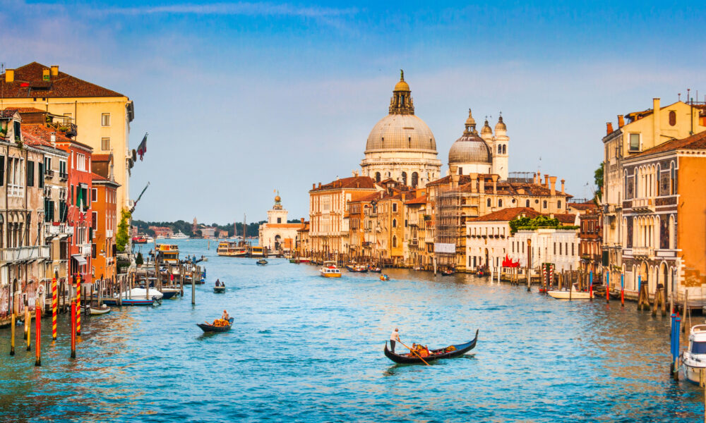 Totul despre politica, populația și economia Italiei! Dincolo de artă și istorie, Roma este o mare putere a țărilor Europene