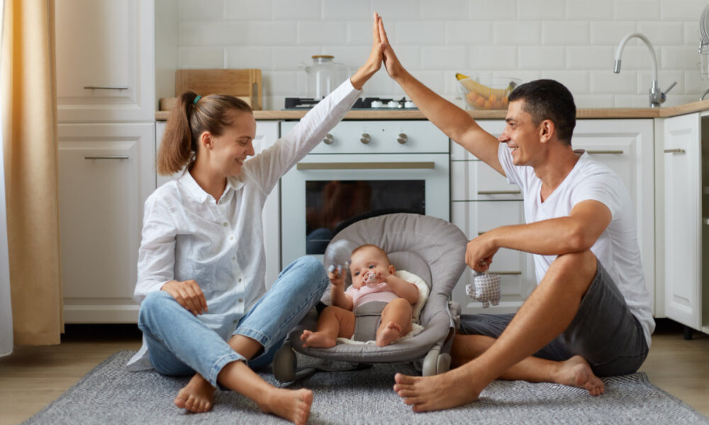 Tinerii pot accesa un credit în valoare de 150.000 de lei prin programul Family Start! La ce pot fi folosiți banii