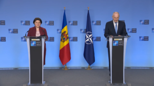 Premierul Republicii Moldova, Natalia Gavrilița, și secretarul general adjunct al NATO, Mircea Geoană