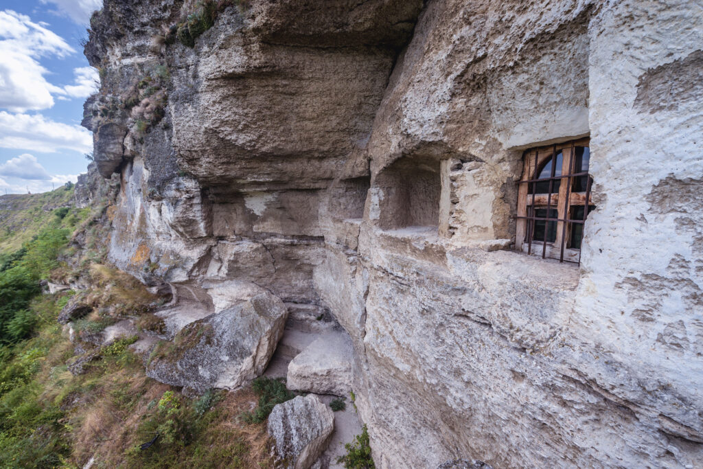 Peșteră în Republica Moldova