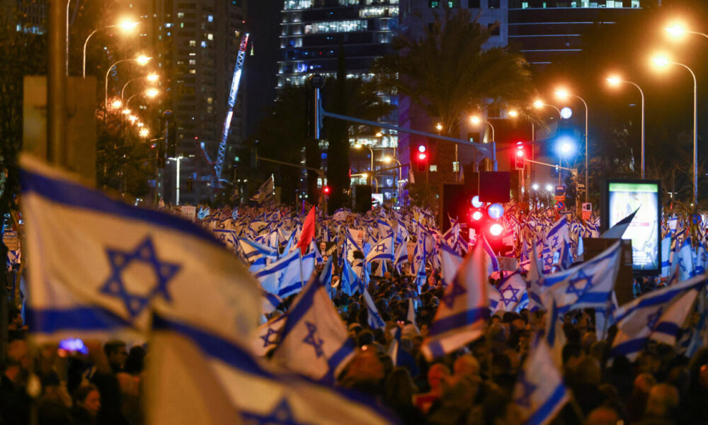 Furia crește în Israel. Proteste violente în stradă