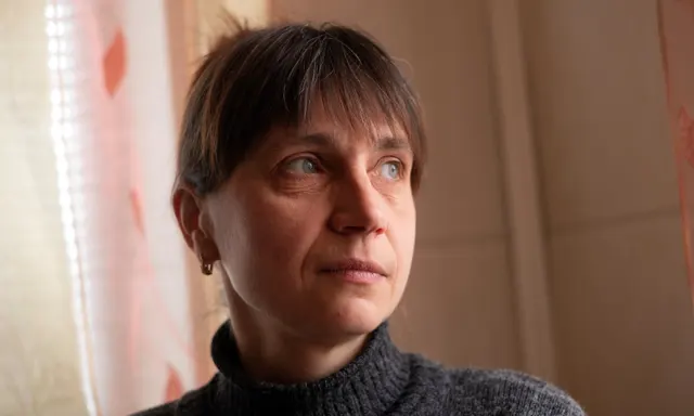 Iryna Viktorivna, care a supraviețuit celor șapte luni de ocupație rusă și luptelor de eliberare, spune că este optimistă că forțele rusești nu vor ocupa pentru a doua oară. Sursă foto: The Guardian