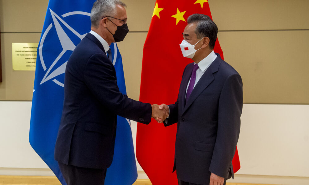 NATO solicită Chinei să-și respecte planul de pace. Jens Stoltenberg îi cere Beijingului să dialogheze direct cu Volodimir Zelenski