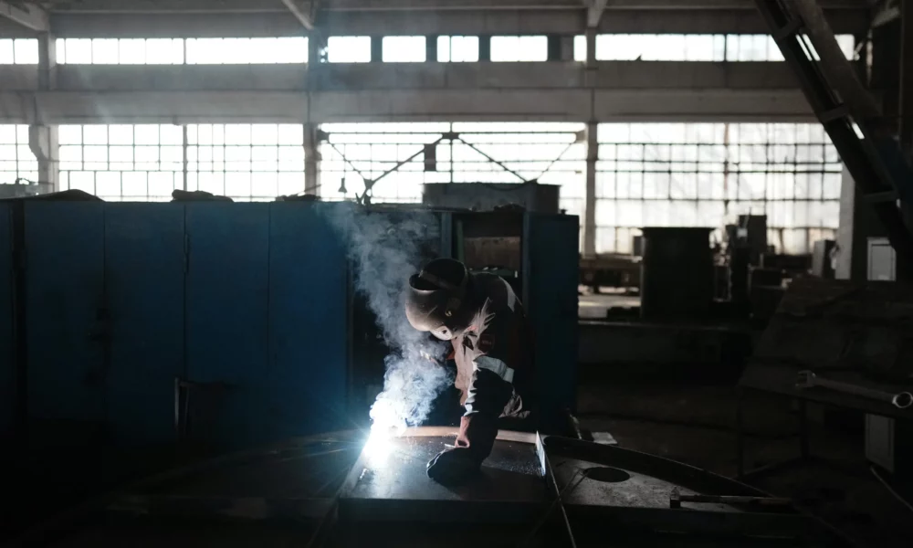 O fabrică din Ucraina construiește un buncăr pe zi! Amenințarea este din ce în ce mai mare