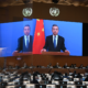 Ministrul chinez de externe, Wang Yi, apare pe un ecran în timp ce ține un discurs la distanță la deschiderea unei sesiuni a ONU; sursă foto: foreignpolicy.com