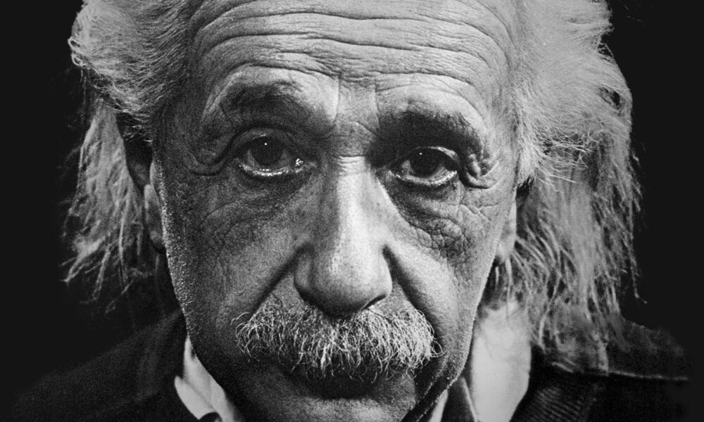 Infofinanciar întreabă bucureștenii: În ce țară s-a născut Albert Einstein?
