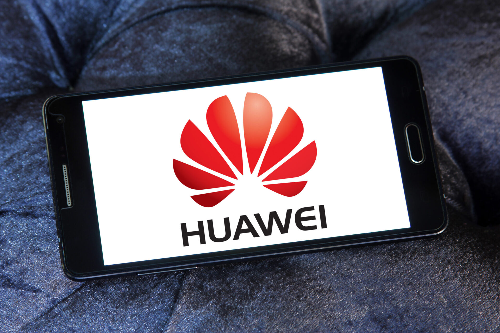 Profitul net dublu al Huawei Technologies s-a dublat în 2023