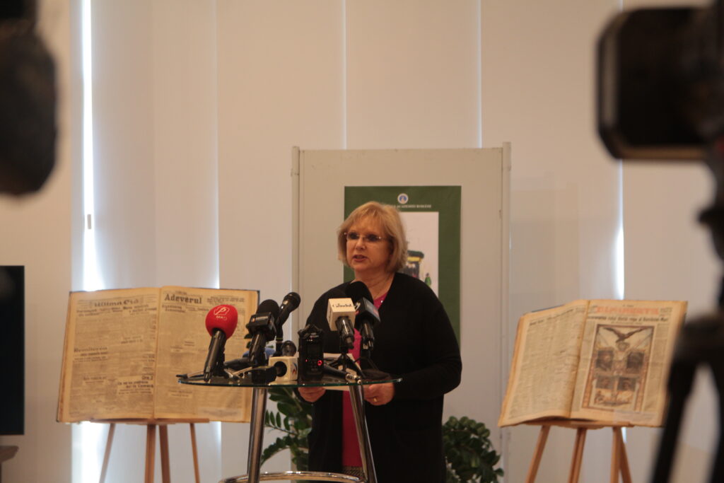 Gabriela Dumitrescu, șef Cabinet Manuscrise, Carte Rară, curator al expoziției