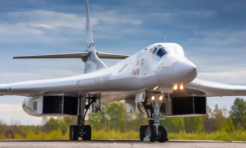Moscova crește producția de bombardiere nucleare. Rușii construiesc cel mai mare avion militar supersonic