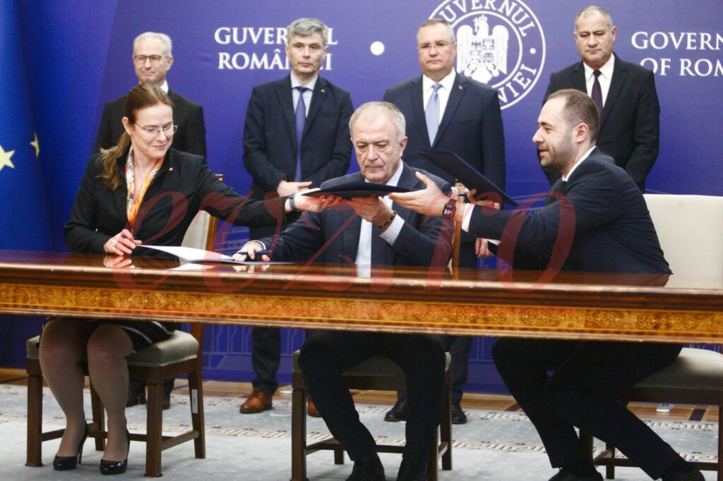 Nicolae Ciucă și oficialii la semnarea documentului de către Transgaz, OMV-Petrom şi Romgaz la sediul Guvernului, Sursă Evz..ro
