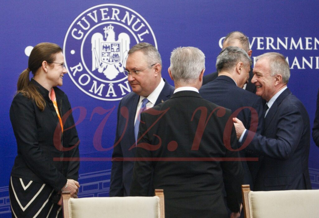 Oficialii la semnarea documentului de către Transgaz, OMV-Petrom şi Romgaz la sediul Guvernului, Sursă Evz.ro