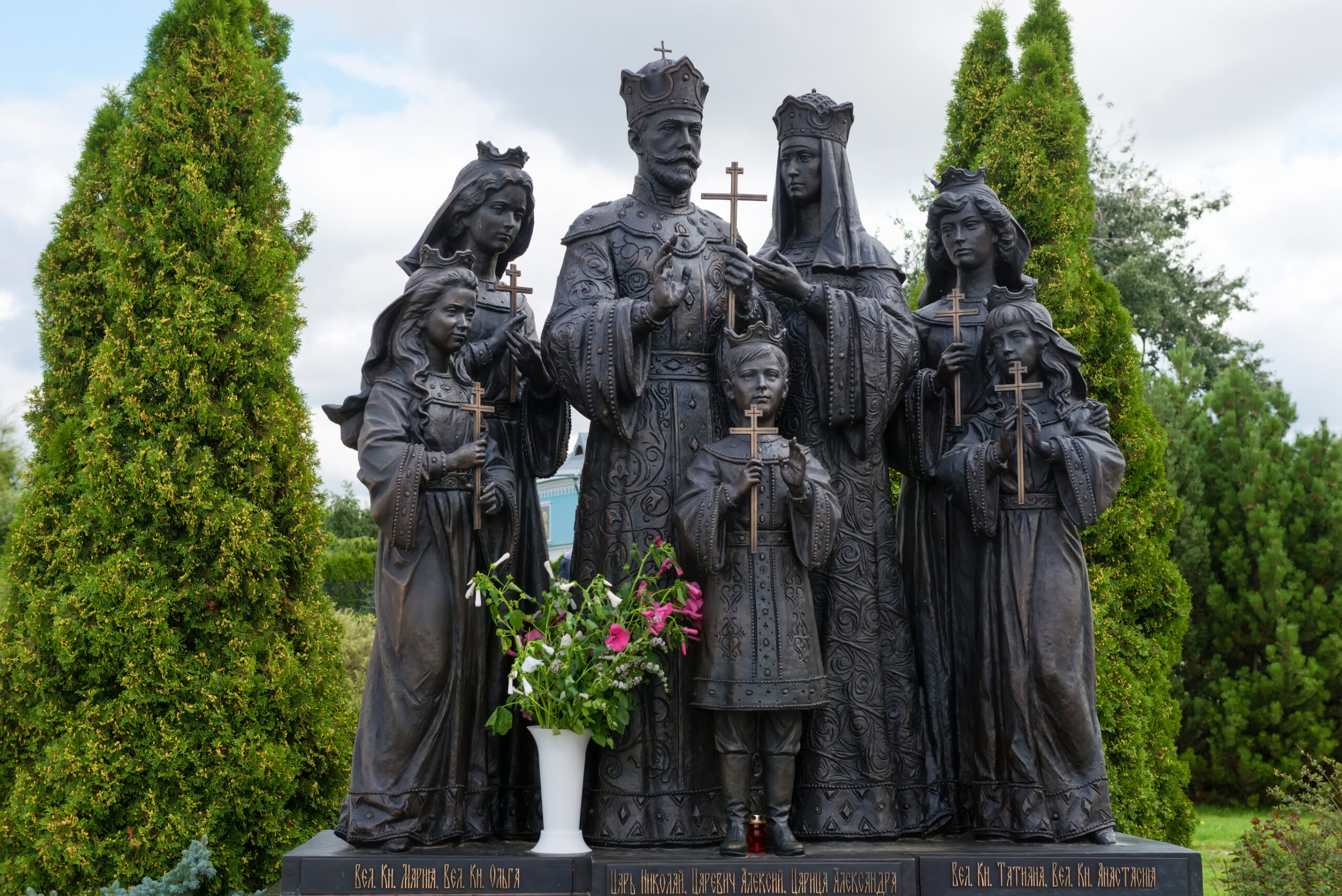 Monumentul familiei ultimului împărat rus Nicolae al II-lea Romanov în Mănăstirea Sfânta Treime; sursă foto: dreamstime.com