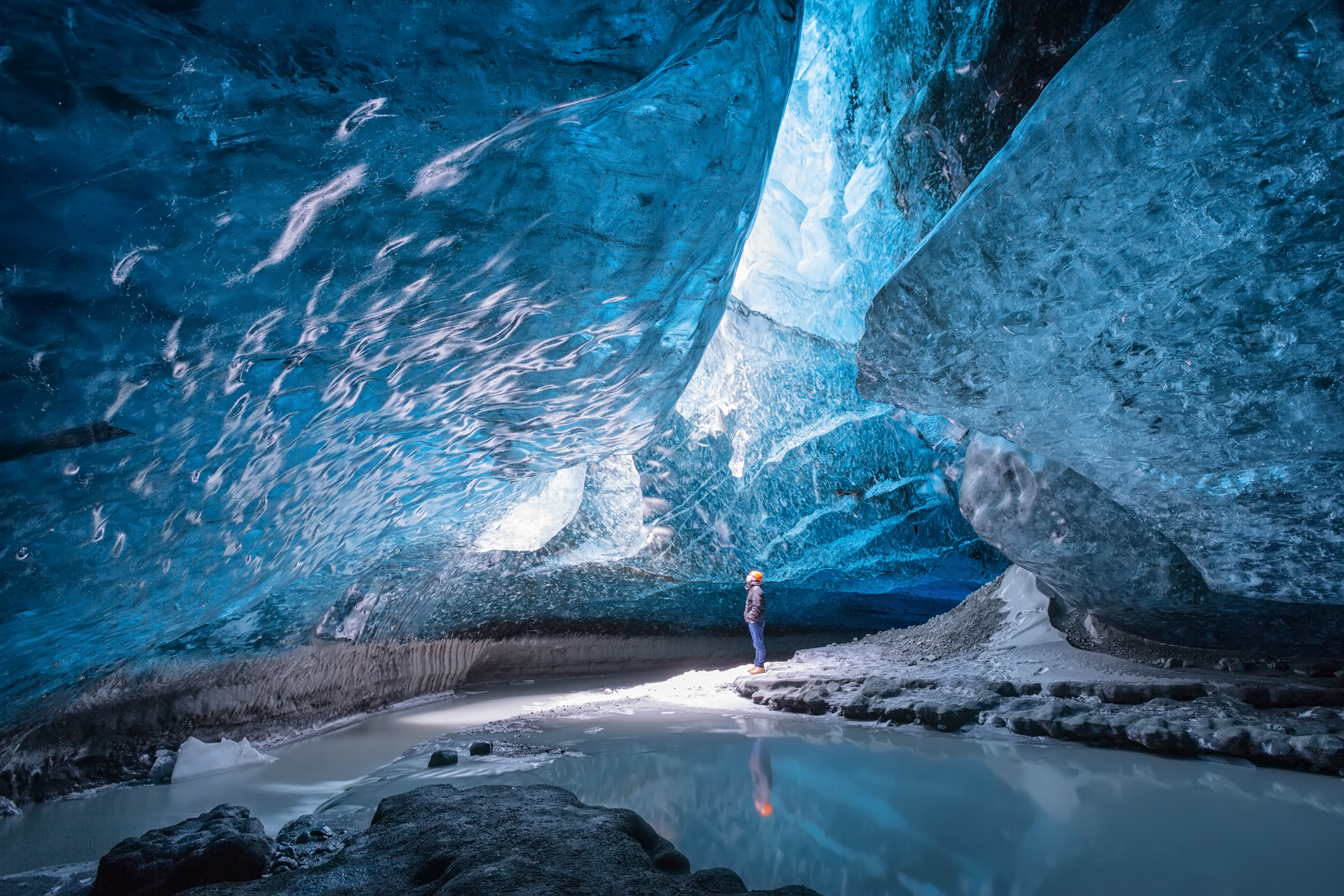 Peștera de gheață din Vatnajokull, Islanda, Sursa foto: dreamstime.com