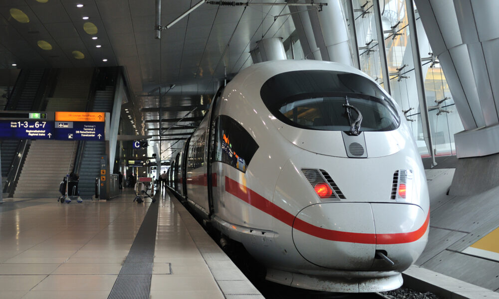 Germania majorează prețul unui abonament popular. Transportul în comun va fi mai scump cu 18%