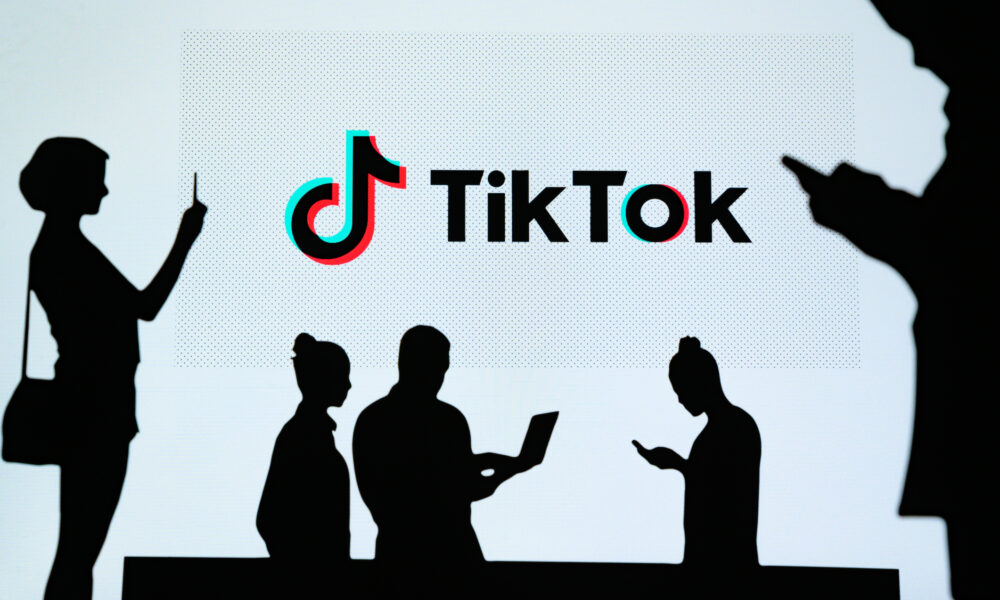 Avertisment pentru români. TikTok amenință siguranța națională