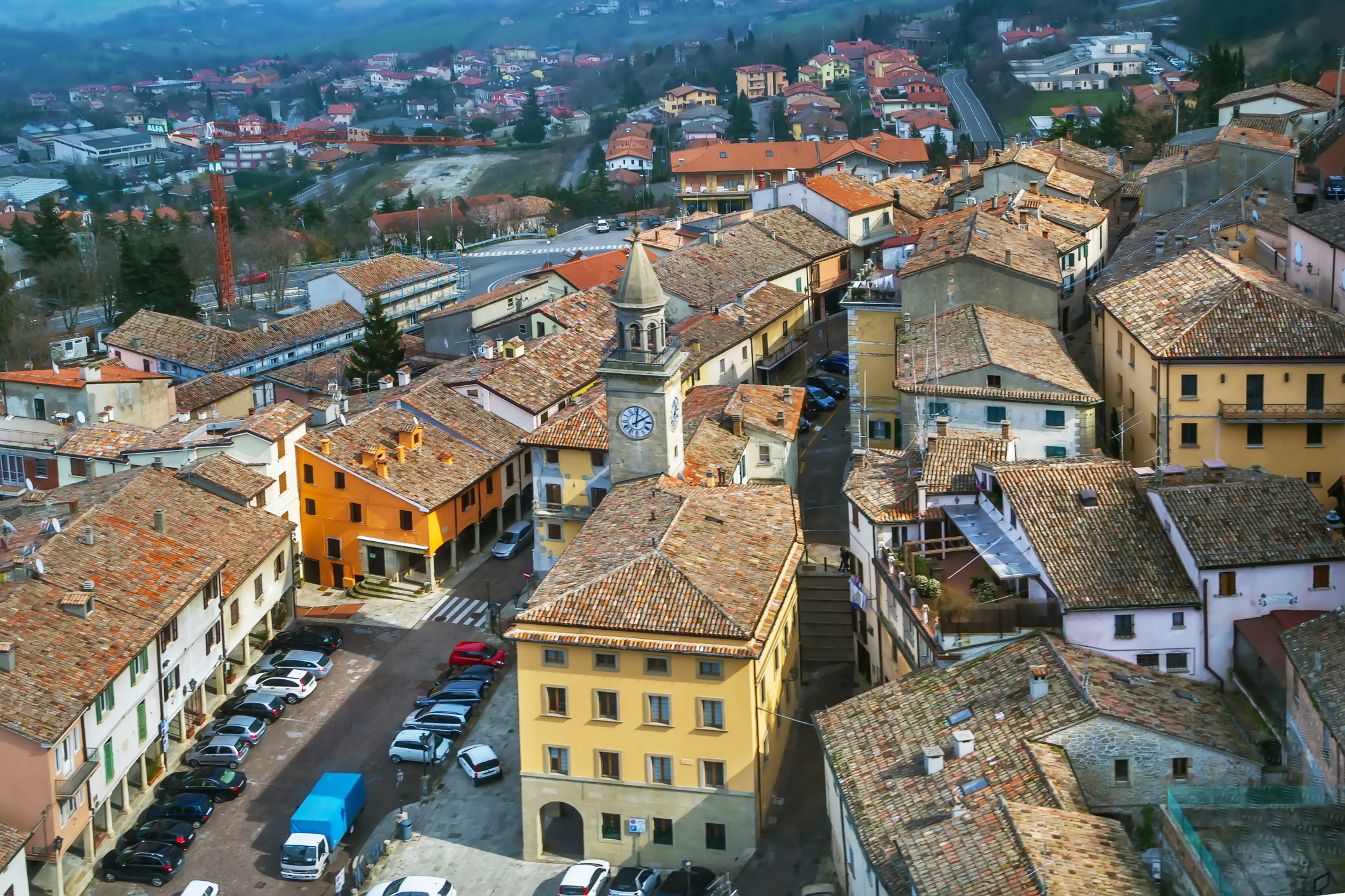 Vedere de sus a orașului San Marino ce ilustrează Piața Mare din centru(sursă foto: dreamstime)