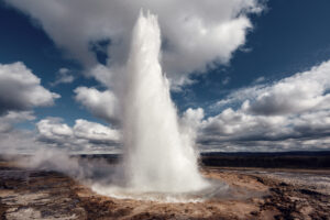 Erupția gheizerului Strokkur, Islanda