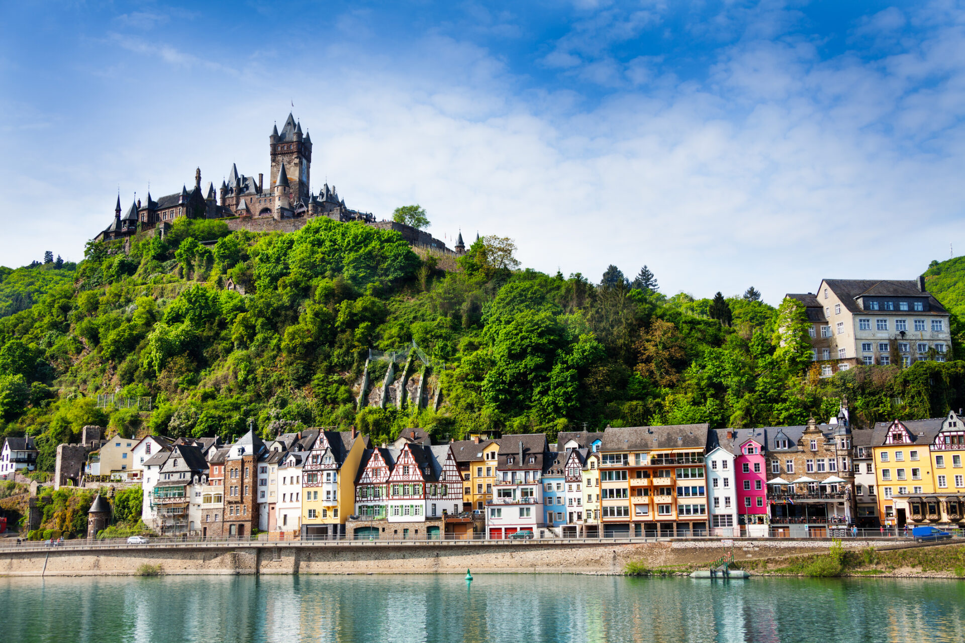 Orașul Cochem cu castelul imperial, Germania, Sursa foto: dreamstime.com