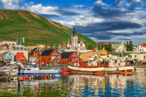 Orașul istoric Husavik, pe coasta de nord a Islandei