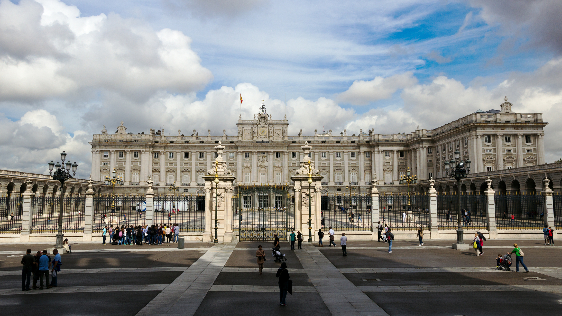 Palatul Regal al Spaniei din Madrid a avut în anul 2019, înainte de pandemie, peste 1,5 milioane de vizitatori, sursă foto dreamstime