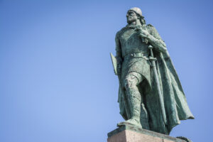 Statuia lui Leif Erikson din Reykjavik, Islanda. Ericsson a fost un explorator scandinav din Islanda și primul european cunoscut care a descoperit America de Nord continentală