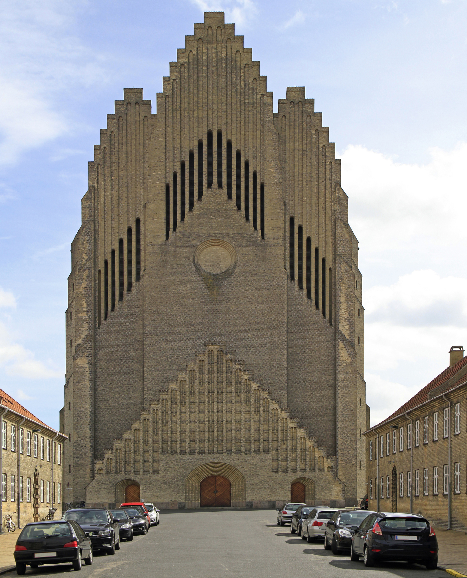 Peste 70% din danezi sunt membri ai Bisericii Lutherane; Faimoasa biserică luterană Grundtvig`s din Copenhaga, Danemarca, sursă foto Dreamstime