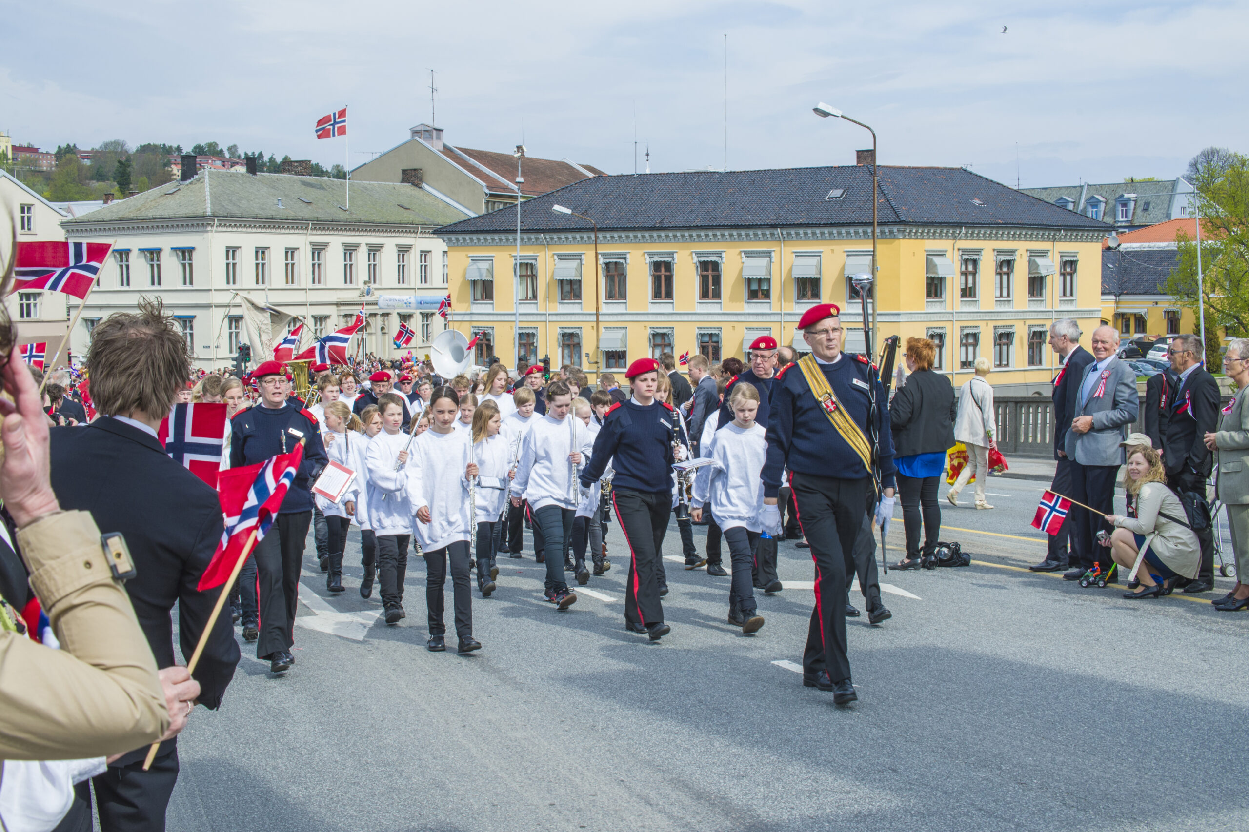 Sărbătorirea zilei Constituției Norvegiene care este Ziua Națională a Norvegiei, celebrată pe 17 mai în fiecare an. Această zi este adesea numită și Ziua Copilului
