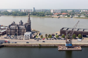 Zona portuară Anvers cu râul Schelde în portul Anvers, Belgia