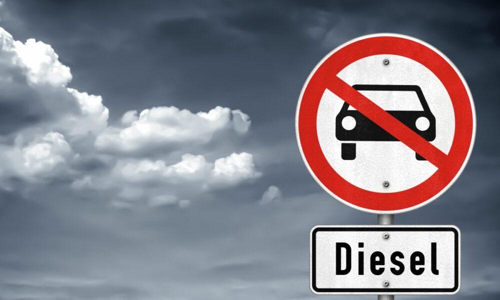Cu sau fără motoare termice din 2035? Uniunea Europeană, indecisă în privința interzicerii autoturismelor care poluează mediul înconjurător