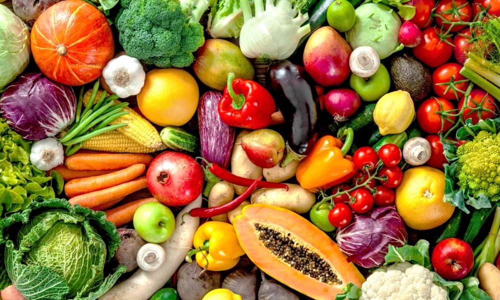 Românii plătesc cu sănătatea pentru legume! Produse importate din Olanda, țara cu consum mare de pesticide