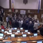 sursă foto:libertatea.ro; scandal în Parlamentul Republicii Moldova