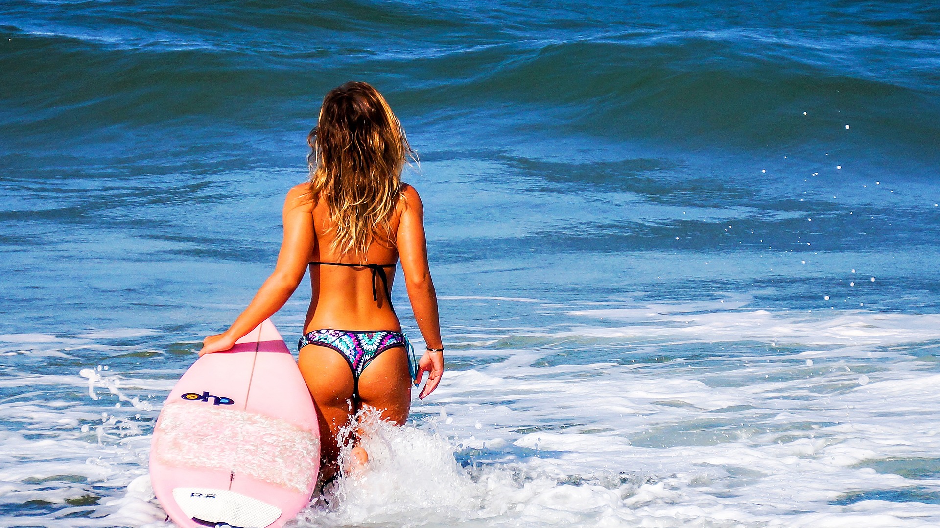 Femei topless berlin Sursa foto: Pixabay