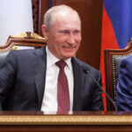 Vladimir Putin râde; Sursă foto: capital.ro
