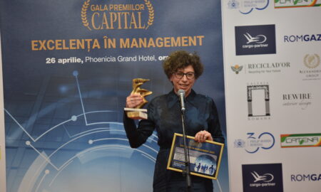 Silvia Teodorescu, Managing Partner Zaga Brand, primește Premiul pentru construcția unui brand gastronomic al bucătăriei românești (sursă foto: Christian Blancko)