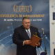 Mihai Daraban, președintele Camerei de Comerț și Industrie a României, primește premirul special pentru susținerea antreprenoriatului românesc (sursă foto: Christian Blancko)