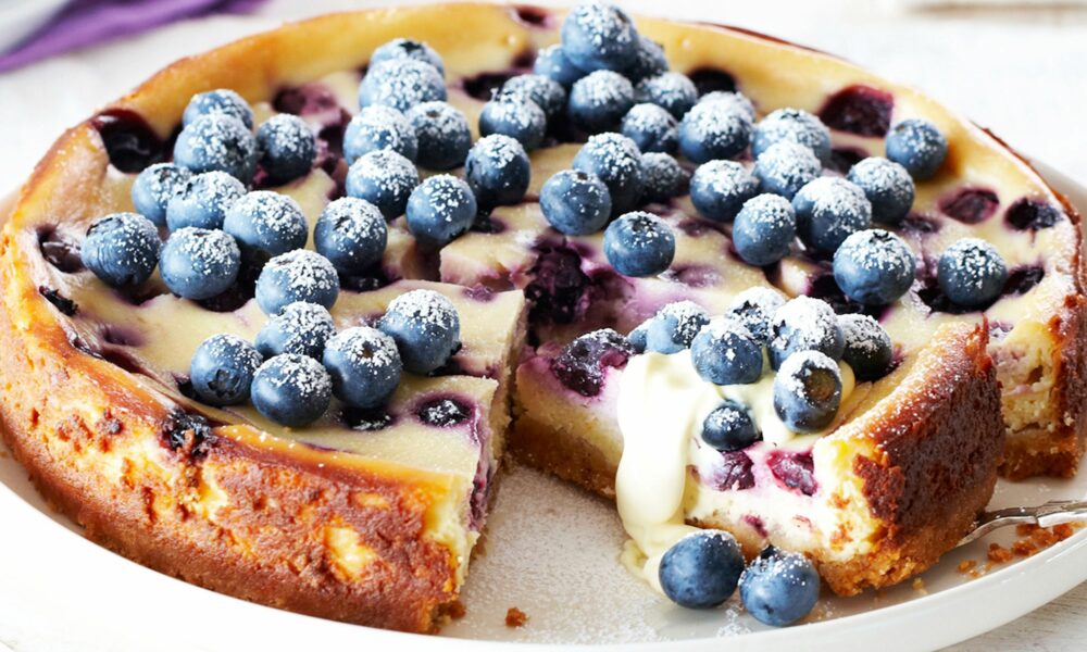 Rețete care nu îți cresc factura la energie! Desert sănătos gătit la rece: Cheesecake cu fructe de pădure pentru o dietă echilibrată