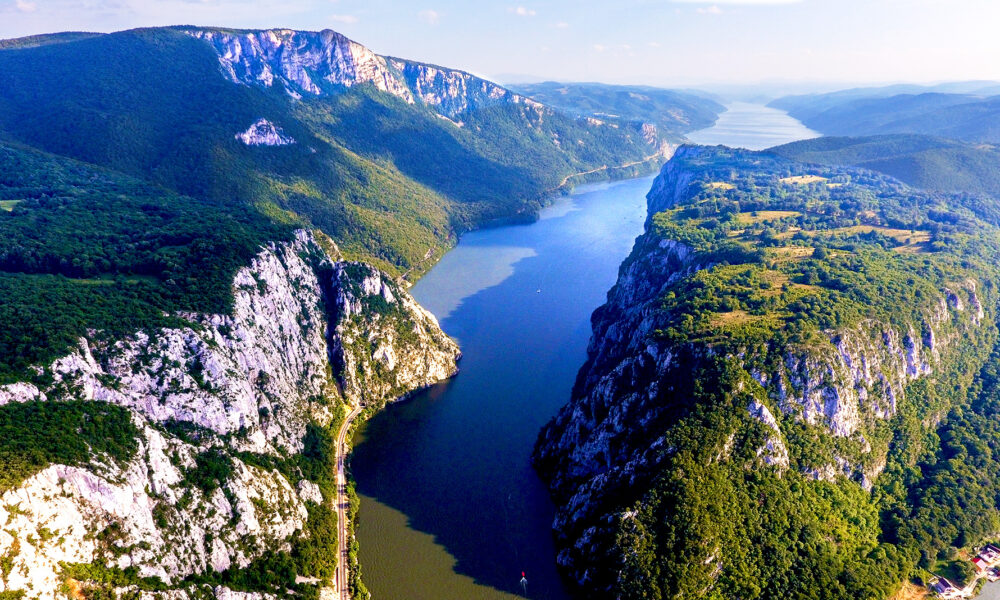 Luna mai dă startul unui nou sezon turistic. Clisura Dunării, o destinație de vis