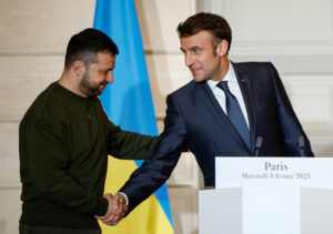 Emmanuel Macron, președintele Franței, și Volodimir Zelenski, președintele Ucrainei, la Paris, 2023, Sursa foto CNN
