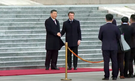 Emmanuel Macron alături de Xi Jinping în timpul vizitei din China