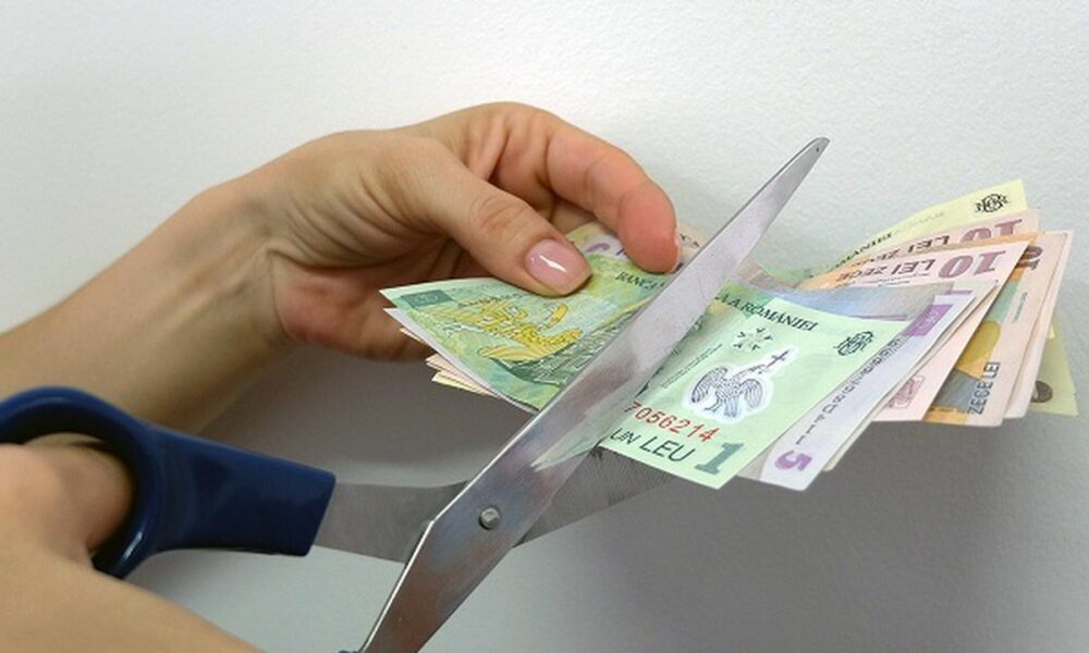 Guvernul anunță tăieri de salarii! Ce români sunt vizați