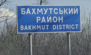 Intrarea în districtul Bahmut, Ucraina