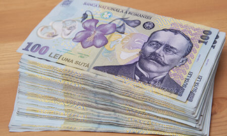 Teanc de bancnote de 100 de lei românești